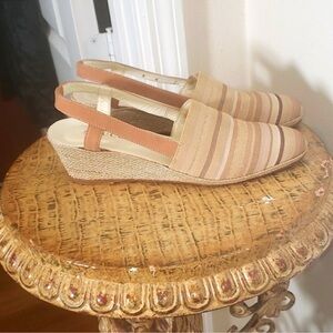 090. Sesto Meucci of Florence Italian gold wedges size 9